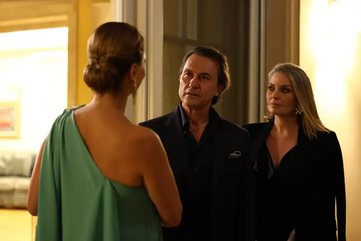 Να-μ-αγαπάς-2025-4-1200x800 - DIAVASETO.GR