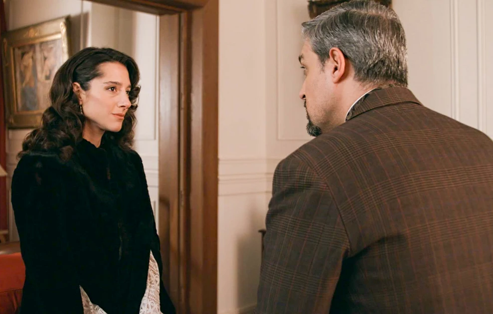 PORTO_LEONE-Στη-γειτονιά-με-τα-κόκκινα-φανάρια-1-1200x675 - DIAVASETO.GR